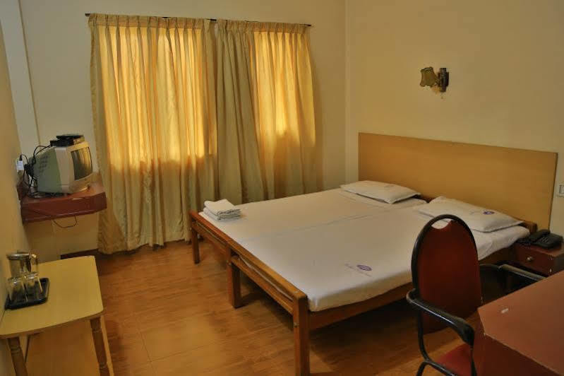 Hotel Srinivas Kochi Exterior foto